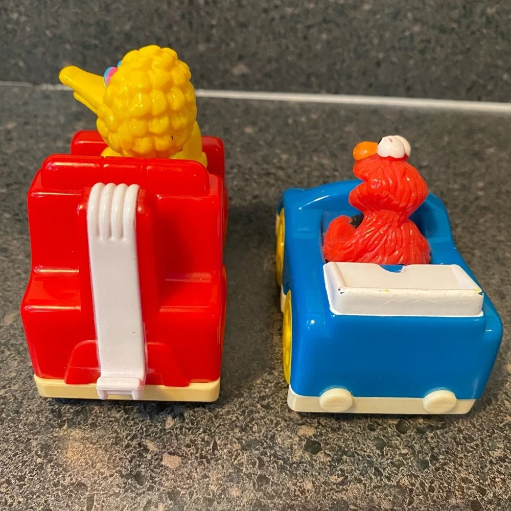 Vtg 2004 Mattel‎ Sesame Street Big Bird & Elmo Tow Truck Set- G8599 - G8601